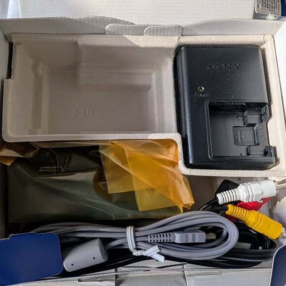 sony cybershot dsc t500 digital camera - Picture 4 of 13